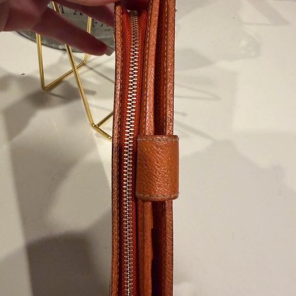 Gucci Tan and Brown Women's Wallet with Gold GG on Zipper. 100% Authentic! - Picture 5 of 7